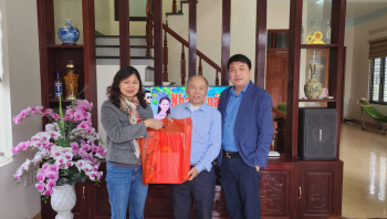 VKSND huyện Cẩm Giàng thăm và chúc tết cán bộ hưu trí