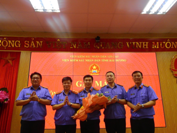 VKSND tỉnh Hải Dương: tổ chức gặp mặt công chức trước khi nghỉ hưu