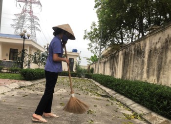 Tấm gương người tốt việc tốt "Chị tạp vụ của VKSND huyện Thanh Miện"