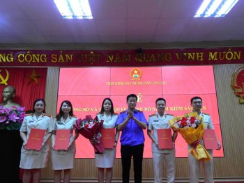 VKSND tỉnh Hải Dương công bố và trao quyết định bổ nhiệm chức danh Kiểm sát viên