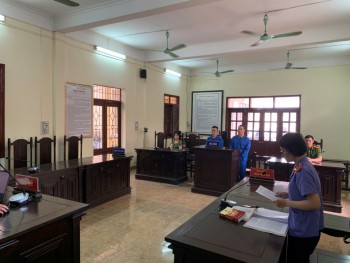 Viện KSND thị xã Kinh Môn thực hành quyền công tố và kiểm sát xét xử vụ án Mua bán trái phép chất ma tuý và Tàng trữ trái phép chất ma tuý