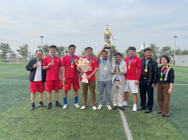 Kinh Môn: tổ chức giải giao lưu bóng đá