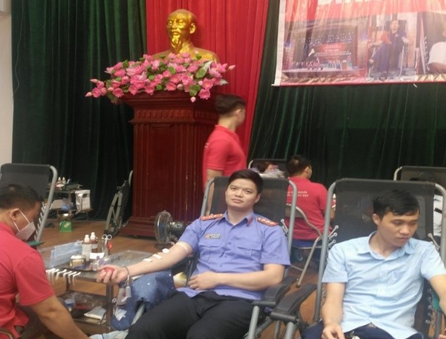 Tấm gương tiêu biểu trong công tác hiến máu nhân đạo của Viện kiểm sát nhân dân huyện Bình Giang